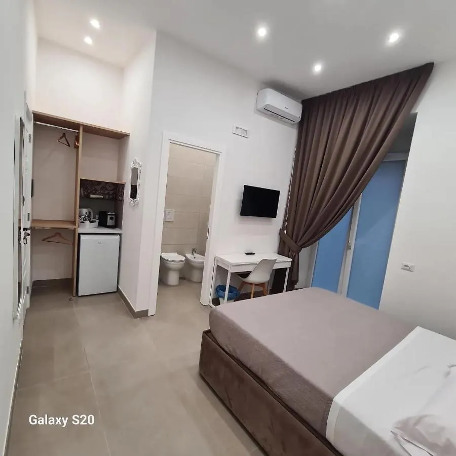Guest house Residenza Nascari Al Plebiscito Hotel Naples Italy